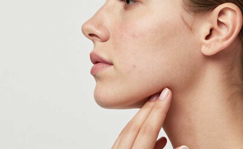 Causes of swelling and pain above right testicle